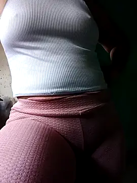 Snapshot of ValeriaSantos- chatting on 9, 10, 2025 ValeriaSantos- online show from 9, 10, 2025