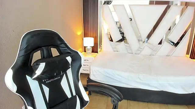 Linda4Petite online show from 12, 4, 2026