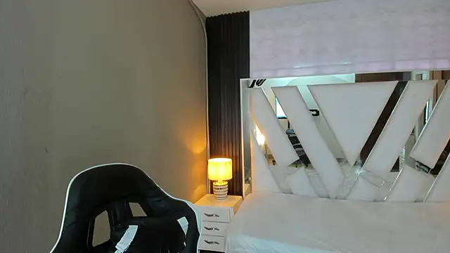 Linda4Petite online show from 19, 4, 2026