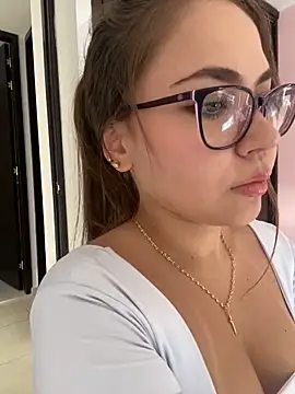 Snapshot of NatashaCruz- chatting on 6, 11, 2025 NatashaCruz- online show from 6, 11, 2025