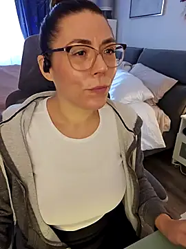 Snapshot of Ellie-L-Elizabeth chatting on 10, 12, 2024 Ellie-L-Elizabeth online show from 10, 12, 2024