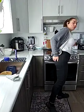 Snapshot of Ellie-L-Elizabeth chatting on 13, 12, 2024 Ellie-L-Elizabeth online show from 13, 12, 2024