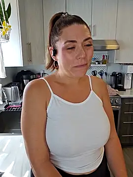 Snapshot of Ellie-L-Elizabeth chatting on 8, 9, 2025 Ellie-L-Elizabeth online show from 8, 9, 2025