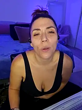 Snapshot of Ellie-L-Elizabeth chatting on 6, 11, 2025 Ellie-L-Elizabeth online show from 6, 11, 2025