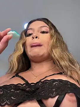 lunablossom  online show from 14, 1, 2025