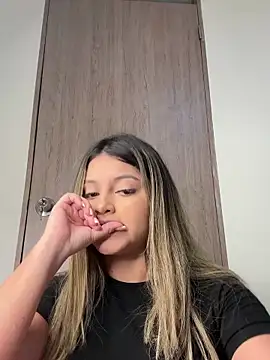 lunablossom  online show from 20, 1, 2025