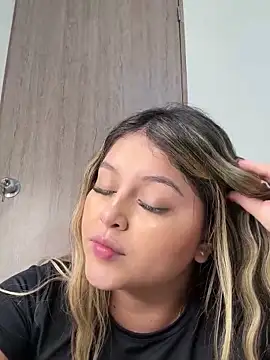 lunablossom  online show from 16, 2, 2025