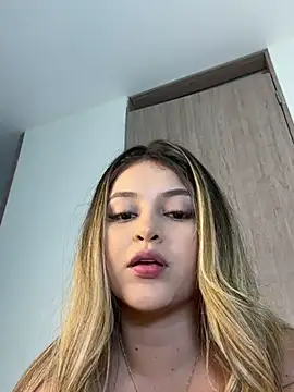 lunablossom  online show from 18, 2, 2025