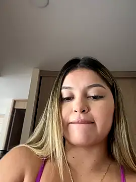 lunablossom  online show from 19, 11, 2025