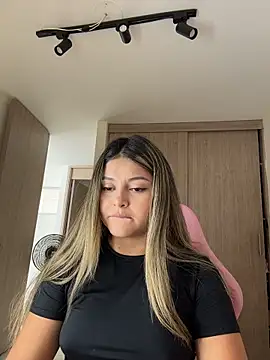 lunablossom  online show from 11, 4, 2026