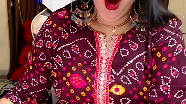 Snapshot of Naughty_Kashish chatting on 24, 11, 2025 Naughty Kashish online show from 24, 11, 2025