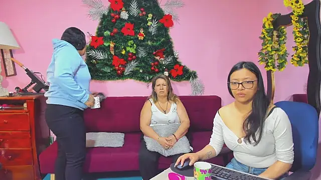 lesbiancuple online show from 2, 2, 2026