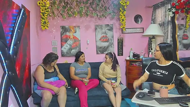 lesbiancuple online show from 8, 4, 2026
