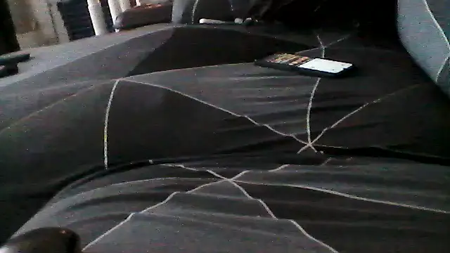 Snapshot of mickzizi chatting on 15, 12, 2025 mickzizi online show from 15, 12, 2025