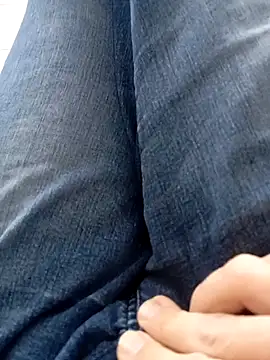 Snapshot of mickzizi chatting on 17, 12, 2025 mickzizi online show from 17, 12, 2025