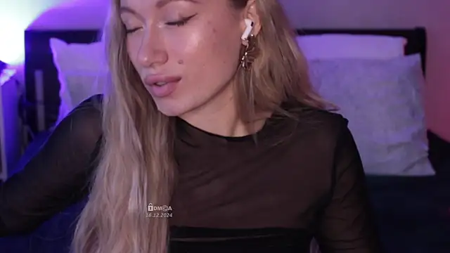 Blondie Bunny online show from 16, 12, 2024