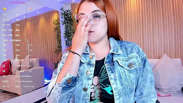 Snapshot of kimbrownn chatting on 21, 11, 2025 kimbrownn online show from 21, 11, 2025