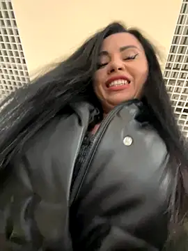 Snapshot of CrazzyChicks chatting on 17, 10, 2025 CrazzyChicks online show from 17, 10, 2025