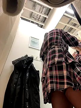 CrazzyChicks online show from 8, 11, 2025