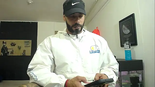 Snapshot of romeolovedark chatting on 17, 1, 2025 romeolovedark online show from 17, 1, 2025