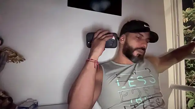 Snapshot of romeolovedark chatting on 3, 10, 2025 romeolovedark online show from 3, 10, 2025