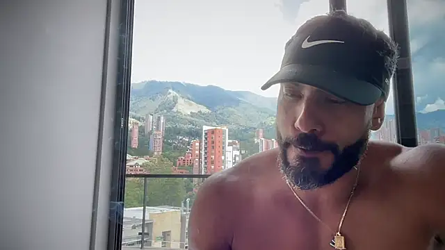 Snapshot of romeolovedark chatting on 4, 10, 2025 romeolovedark online show from 4, 10, 2025