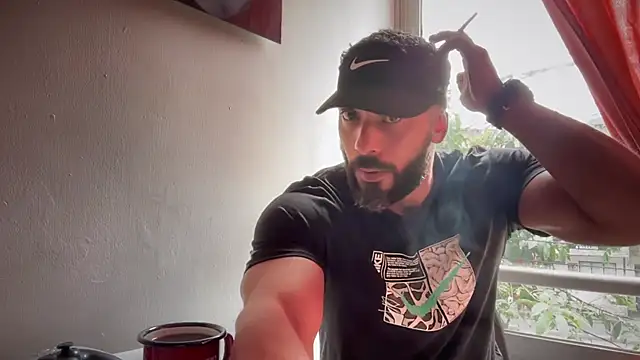 Snapshot of romeolovedark chatting on 11, 10, 2025 romeolovedark online show from 11, 10, 2025