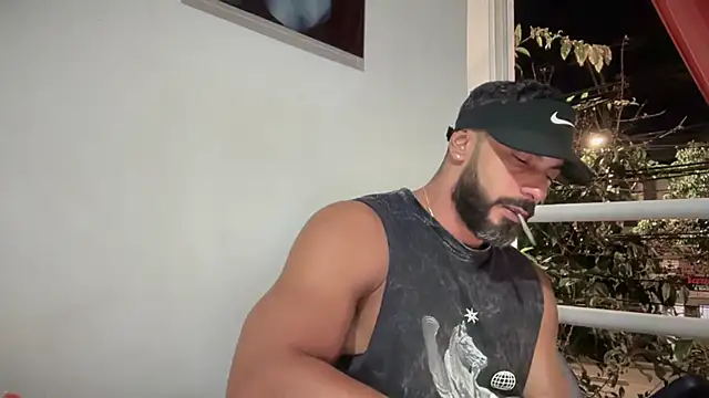 Snapshot of romeolovedark chatting on 1, 11, 2025 romeolovedark online show from 1, 11, 2025