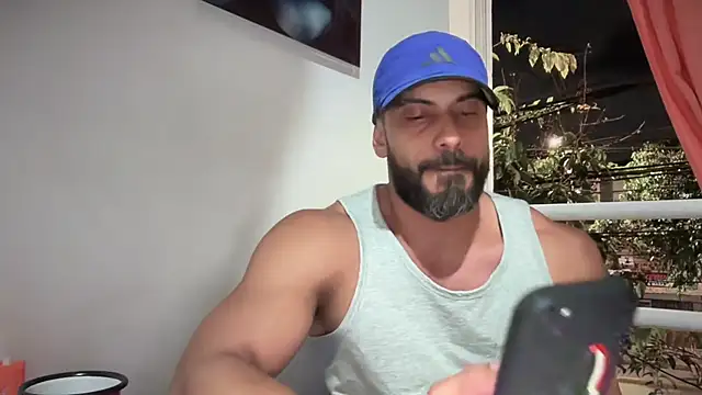 Snapshot of romeolovedark chatting on 4, 11, 2025 romeolovedark online show from 4, 11, 2025