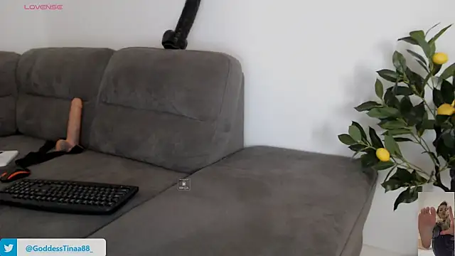 Goddess Tina online show from 4, 4, 2026