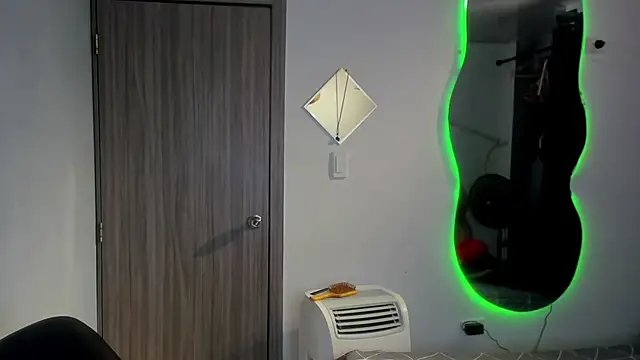 Snapshot of Kris_Khalifa69 chatting on 4, 10, 2025 Kris Khalifa69 online show from 4, 10, 2025