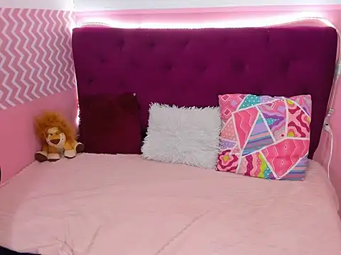 GiannaGoddes online show from 8, 1, 2025