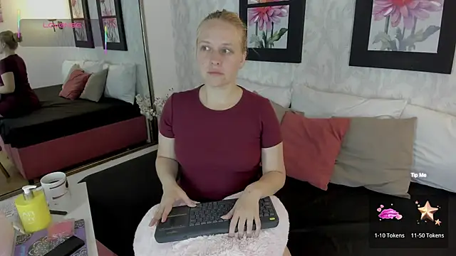 EmilySumer online show from 2, 10, 2025