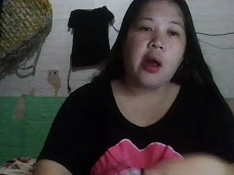 Snapshot of hotsexylyn chatting on 2, 12, 2025 hotsexylyn online show from 2, 12, 2025