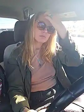 Snapshot of SheIsSomething chatting on 1, 1, 2025 SheIsSomething online show from 1, 1, 2025