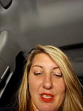 Snapshot of SheIsSomething chatting on 19, 1, 2025 SheIsSomething online show from 19, 1, 2025