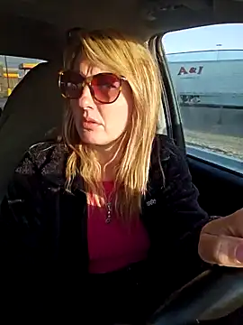 Snapshot of SheIsSomething chatting on 15, 2, 2025 SheIsSomething online show from 15, 2, 2025