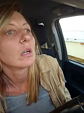 SheIsSomething online show from 15, 12, 2025