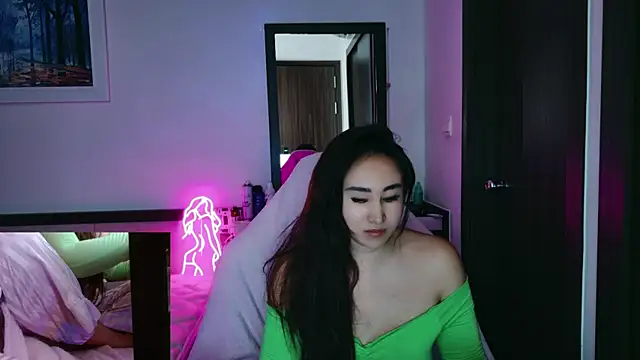 Snapshot of AsianQueens chatting on 18, 12, 2025 AsianQueens online show from 18, 12, 2025