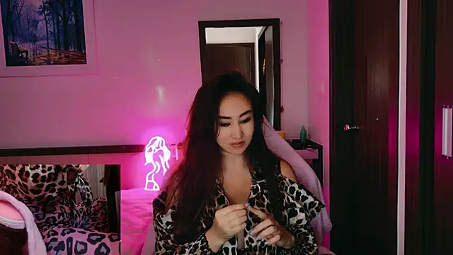 Snapshot of AsianQueens chatting on 19, 12, 2025 AsianQueens online show from 19, 12, 2025