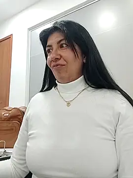 aisha latina online show from 25, 9, 2025