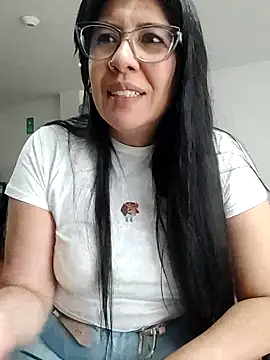 Snapshot of aisha_latina chatting on 12, 6, 2026 aisha latina online show from 12, 6, 2026