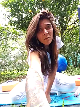 Snapshot of Yuky_ta chatting on 23, 11, 2025 Yuky ta online show from 23, 11, 2025