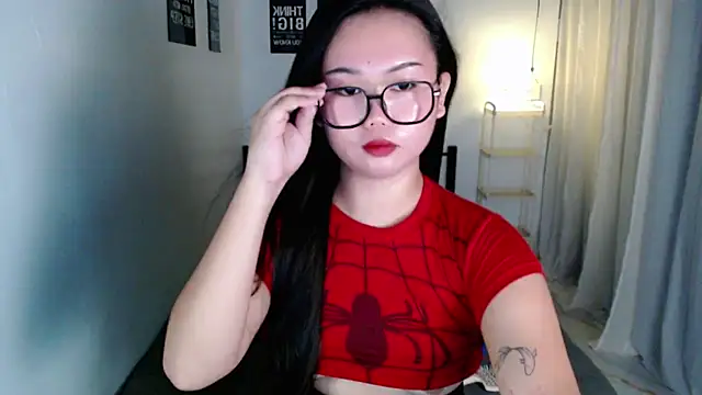 Snapshot of Vivorey_Leighn chatting on 5, 7, 2026 Vivorey Leighn online show from 5, 7, 2026