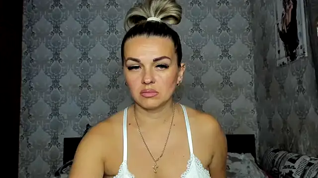 NicoletMoore online show from 25, 9, 2025