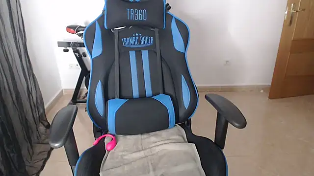 LARACRUZ30 online show from 14, 2, 2026