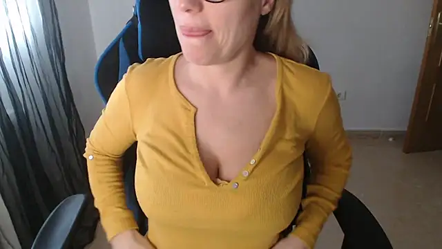 LARACRUZ30 online show from 27, 2, 2026