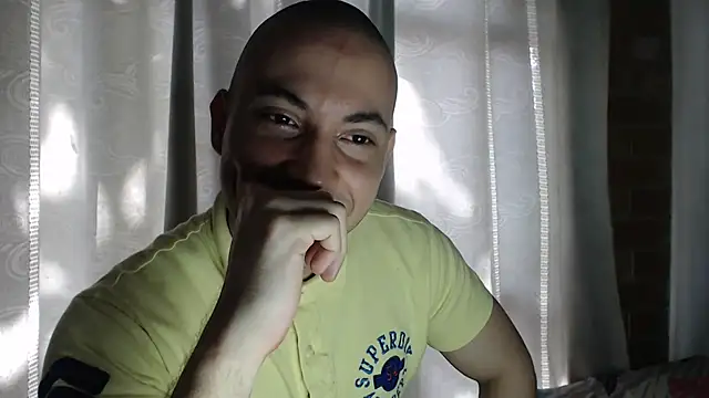 Snapshot of Armando_2002 chatting on 13, 11, 2025 Armando 2002 online show from 13, 11, 2025