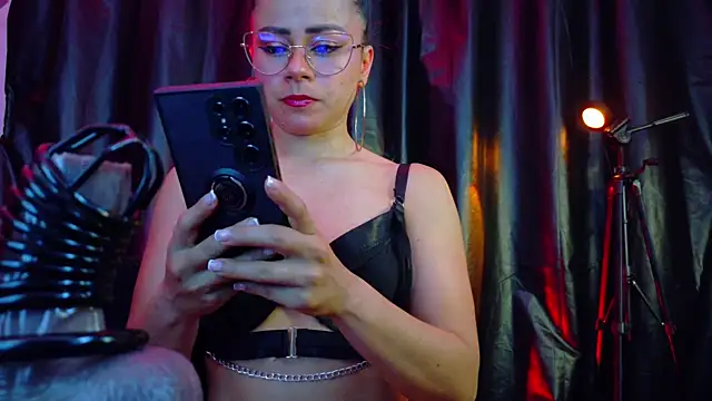 Snapshot of MistressSlut1 chatting on 8, 10, 2025 MistressSlut1 online show from 8, 10, 2025