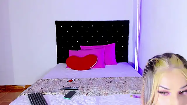 Snapshot of valen_colombian69 chatting on 8, 3, 2025 valen colombian69 online show from 8, 3, 2025